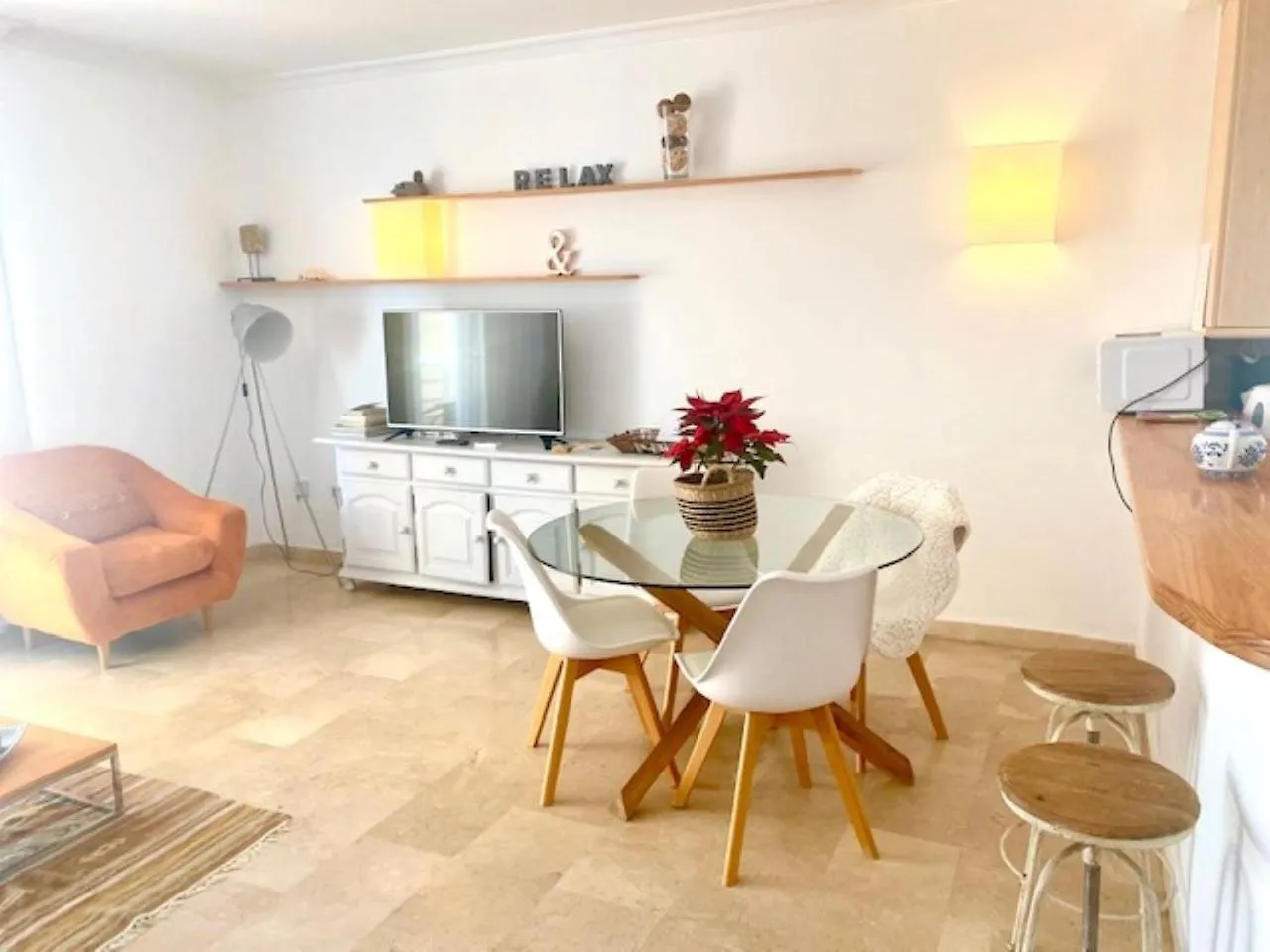 Beach, Parking, Wifi For 5 People!! Fuengirola