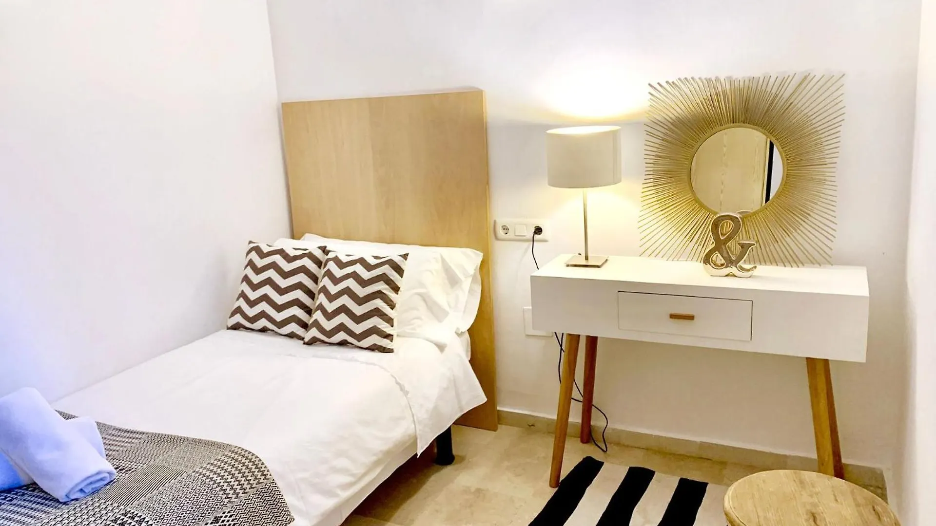 公寓 Beach, Parking, Wifi For 5 People!! 丰希罗拉