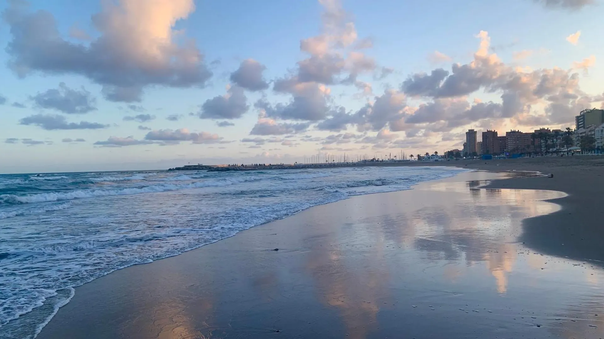 公寓 Beach, Parking, Wifi For 5 People!! 丰希罗拉